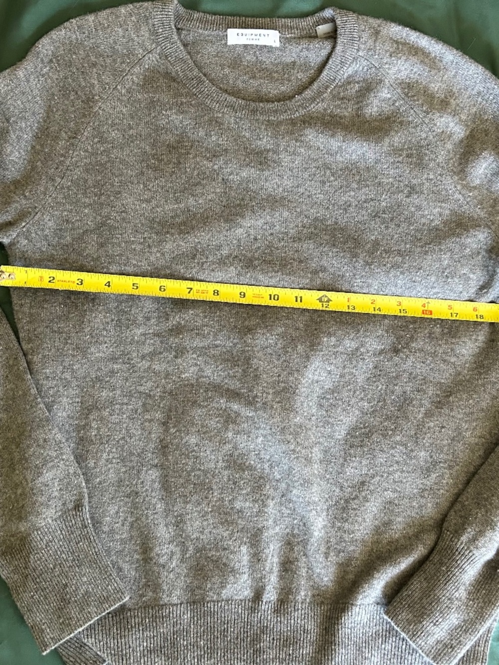 Gray crewneck 100% cashmere sweater